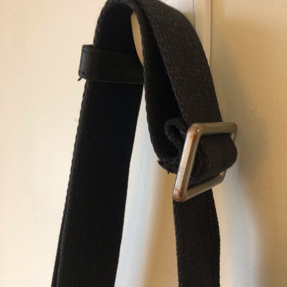 ECCO leather crossbody bag black flap closure adjustable strap minimalist - Picture 6 of 11